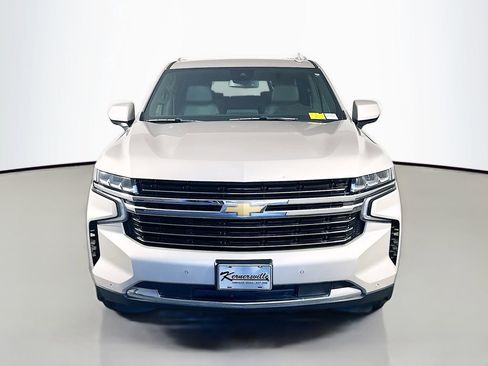 Used 2023 Chevrolet Suburban LT image 2