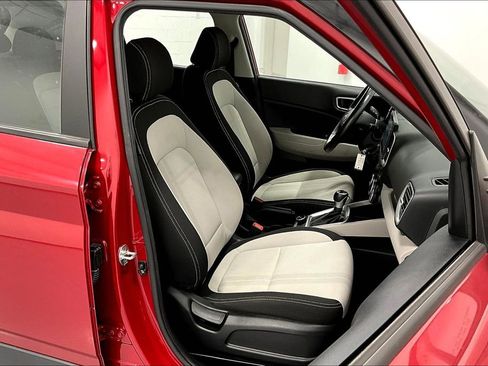 Used 2022 Hyundai Venue SEL w/ Cargo Package image 10