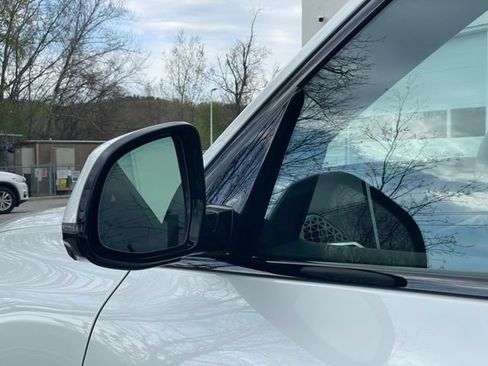 Used 2026 BMW X7 xDrive40i w/ M Sport Package AWD/4WD image 29