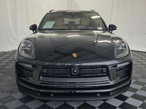 Certified 2025 Porsche Macan AWD/4WD image 10
