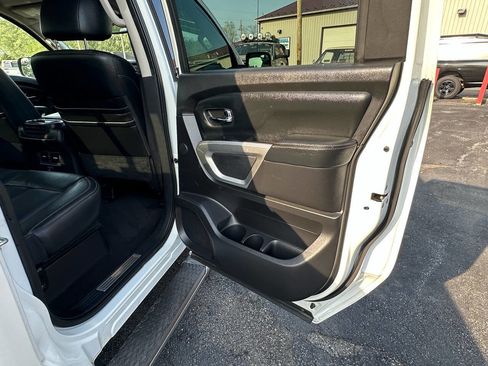 Used 2017 Nissan Titan SL image 24