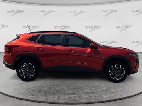Used 2024 Chevrolet Trax LT w/ Driver Confidence Package FWD image 8