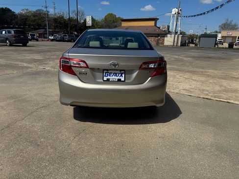 Used 2014 Toyota Camry LE image 5
