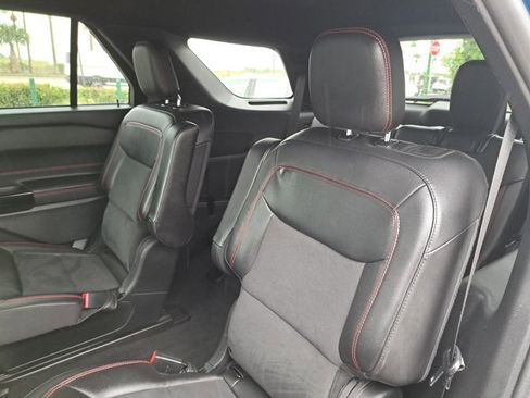 Certified 2022 Ford Explorer ST-Line w/ Class IV Trailer Tow Package image 12