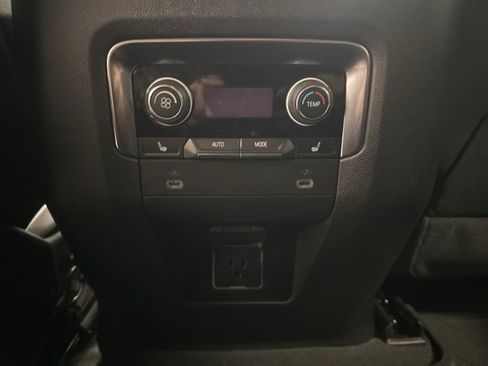 Used 2024 Chevrolet Tahoe Z71 w/ Luxury Package image 33