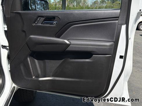Used 2025 GMC Canyon Elevation image 17