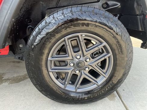 Used 2025 Jeep Wrangler Unlimited Sport AWD/4WD image 30