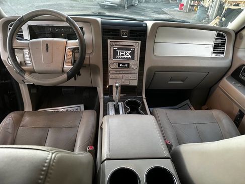 Used 2008 Lincoln Navigator 4WD image 9