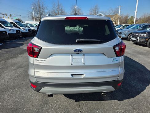 Certified 2019 Ford Escape SE image 4