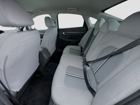Used 2021 Hyundai Sonata SE w/ Preferred Accessory Package FWD image 15