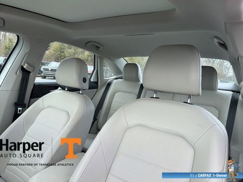 Used 2023 Volkswagen Jetta SE w/ Panoramic Sunroof Package image 12