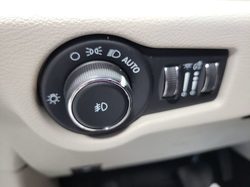 Used 2023 Chrysler Pacifica Touring-L FWD image 35