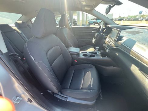 Used 2025 Nissan Altima 2.5 SV FWD image 15