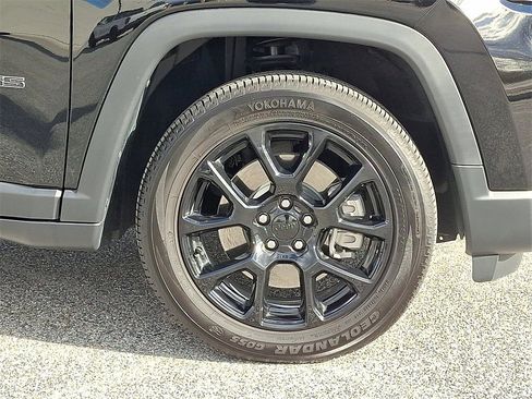 Used 2024 Jeep Compass Latitude w/ Convenience Group image 12