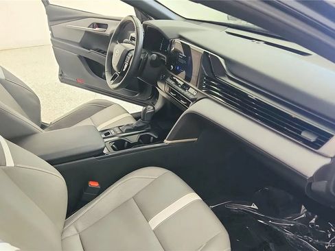 Used 2025 Toyota Camry SE FWD image 36