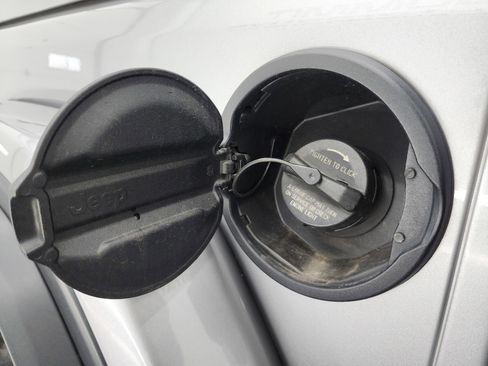 Used 2021 Jeep Wrangler Unlimited Rubicon image 25