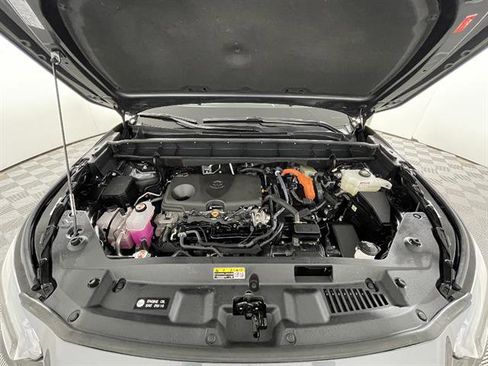 Certified 2025 Toyota Highlander XLE image 24