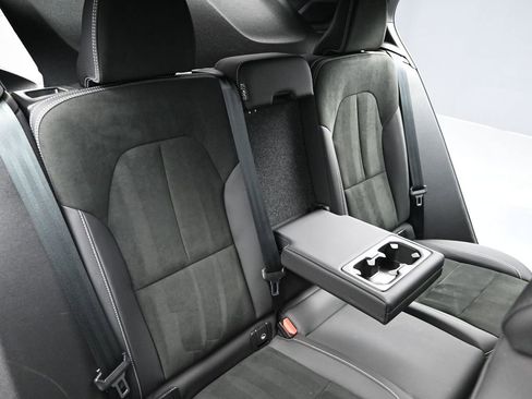 Used 2023 Volvo XC40 Recharge Ultimate image 14