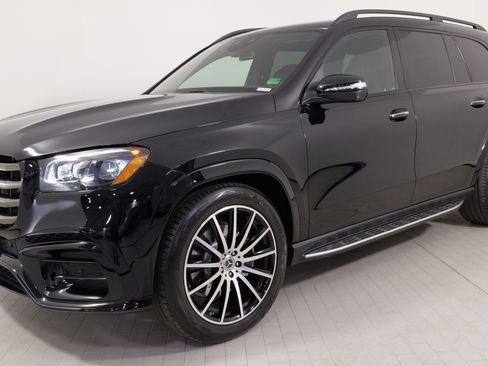 Used 2025 Mercedes-Benz GLS 450 4MATIC image 2