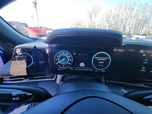 Used 2025 Hyundai Elantra SEL w/ Cargo Package image 16