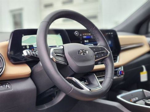 Used 2026 Chevrolet Equinox ACTIV w/ Convenience Package III image 17