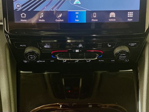 Used 2023 Jeep Grand Cherokee L Limited image 23