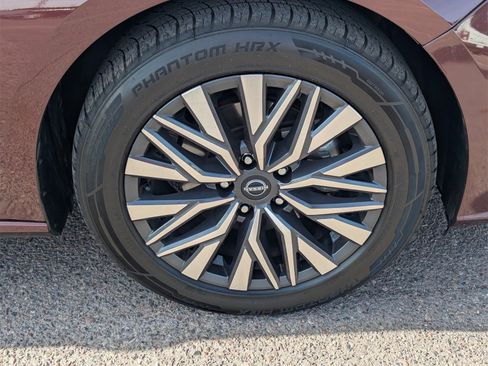 Used 2024 Nissan Altima 2.5 SV image 9