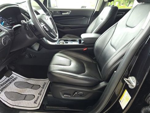 Used 2019 Ford Edge Titanium AWD/4WD image 5