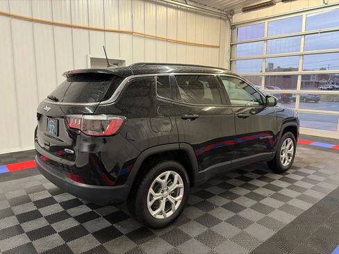 Used 2024 Jeep Compass Latitude AWD/4WD image 4