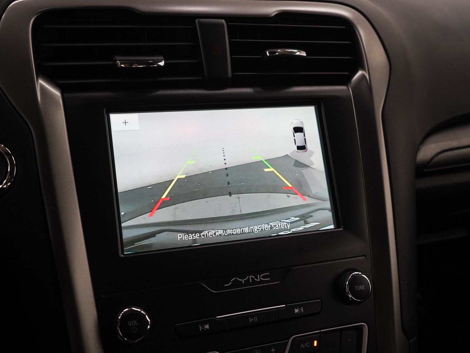 Used 2020 Ford Fusion SE AWD/4WD image 20