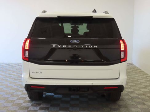 Used 2025 Ford Expedition Active AWD/4WD image 4