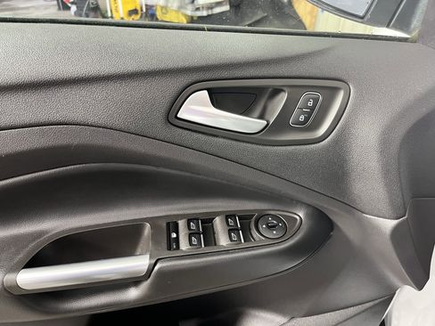 Used 2019 Ford Escape SE image 17