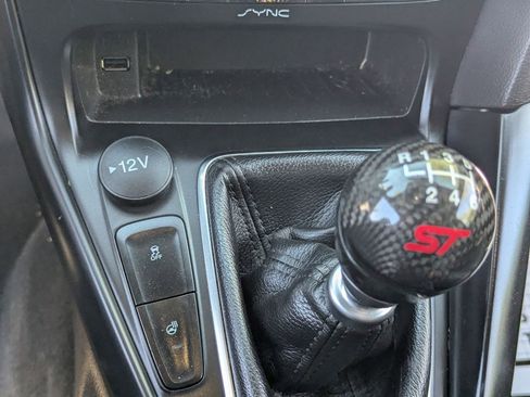 Used 2018 Ford Focus ST w/ Equipment Group 402A FWD image 24