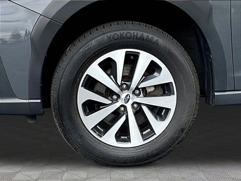 Used 2024 Subaru Outback Premium AWD/4WD image 32