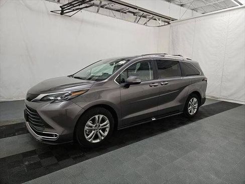 Used 2024 Toyota Sienna Platinum AWD/4WD image 53