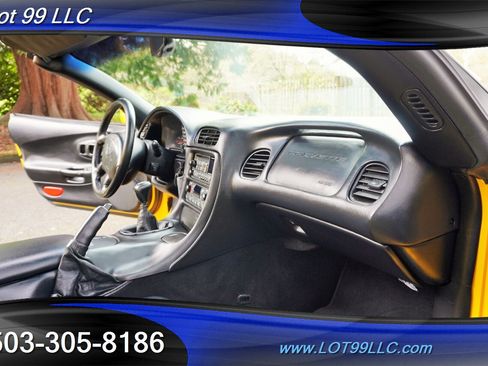 Used 2001 Chevrolet Corvette Convertible w/ Preferred Equipment Group2 image 14
