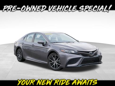Used 2023 Toyota Camry SE FWD image 1