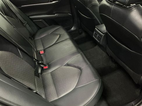Used 2021 Toyota Camry XLE FWD image 11