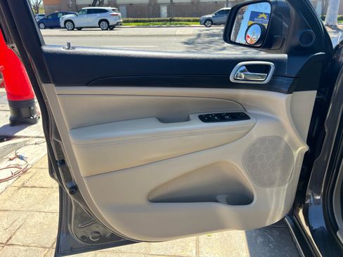 Used 2021 Jeep Grand Cherokee Laredo RWD image 11