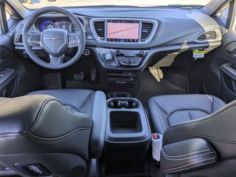 New 2026 Chrysler Pacifica Select FWD image 22