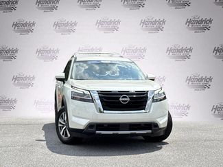 Used 2024 Nissan Pathfinder SL FWD video 2
