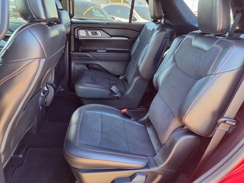 Used 2025 Ford Explorer ST image 26