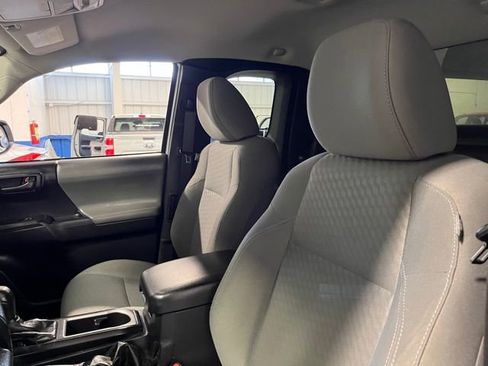 Used 2020 Toyota Tacoma SR image 17