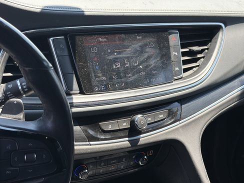 Used 2022 Buick Enclave Premium image 17