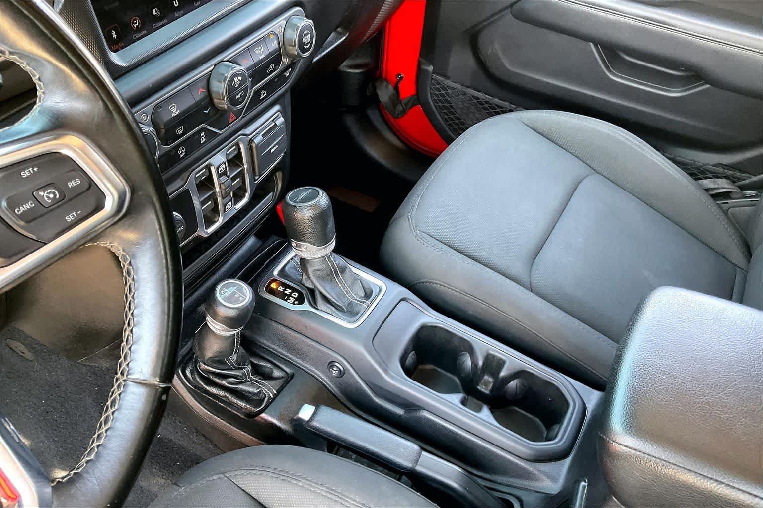 Used 2020 Jeep Gladiator Overland AWD/4WD image 16