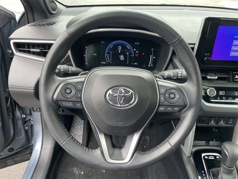 Used 2024 Toyota Corolla Cross XSE w/ Convenience Package image 16