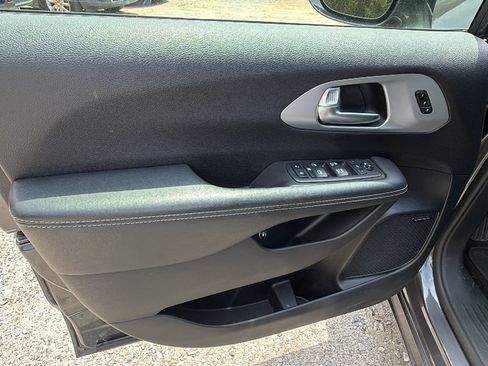 Used 2019 Chrysler Pacifica Limited w/ S Appearance Package FWD image 14