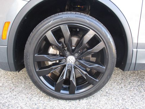 Used 2021 Volkswagen Tiguan SE R-Line FWD image 33