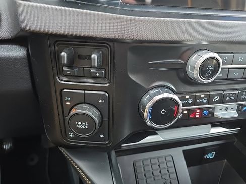 Used 2024 Ford F350 Platinum w/ FX4 Off-Road Package image 24