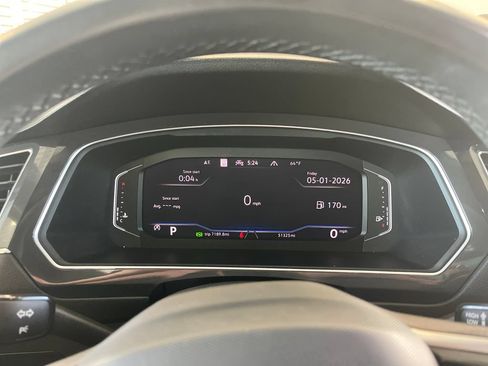 Certified 2022 Volkswagen Tiguan SEL R-Line AWD/4WD image 3